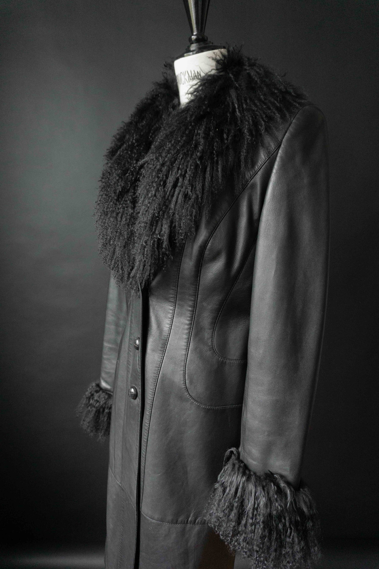 Vintage Escada Leder-Mantel mit schwarzem Lammfell-Besatz aus den 80er Jahren