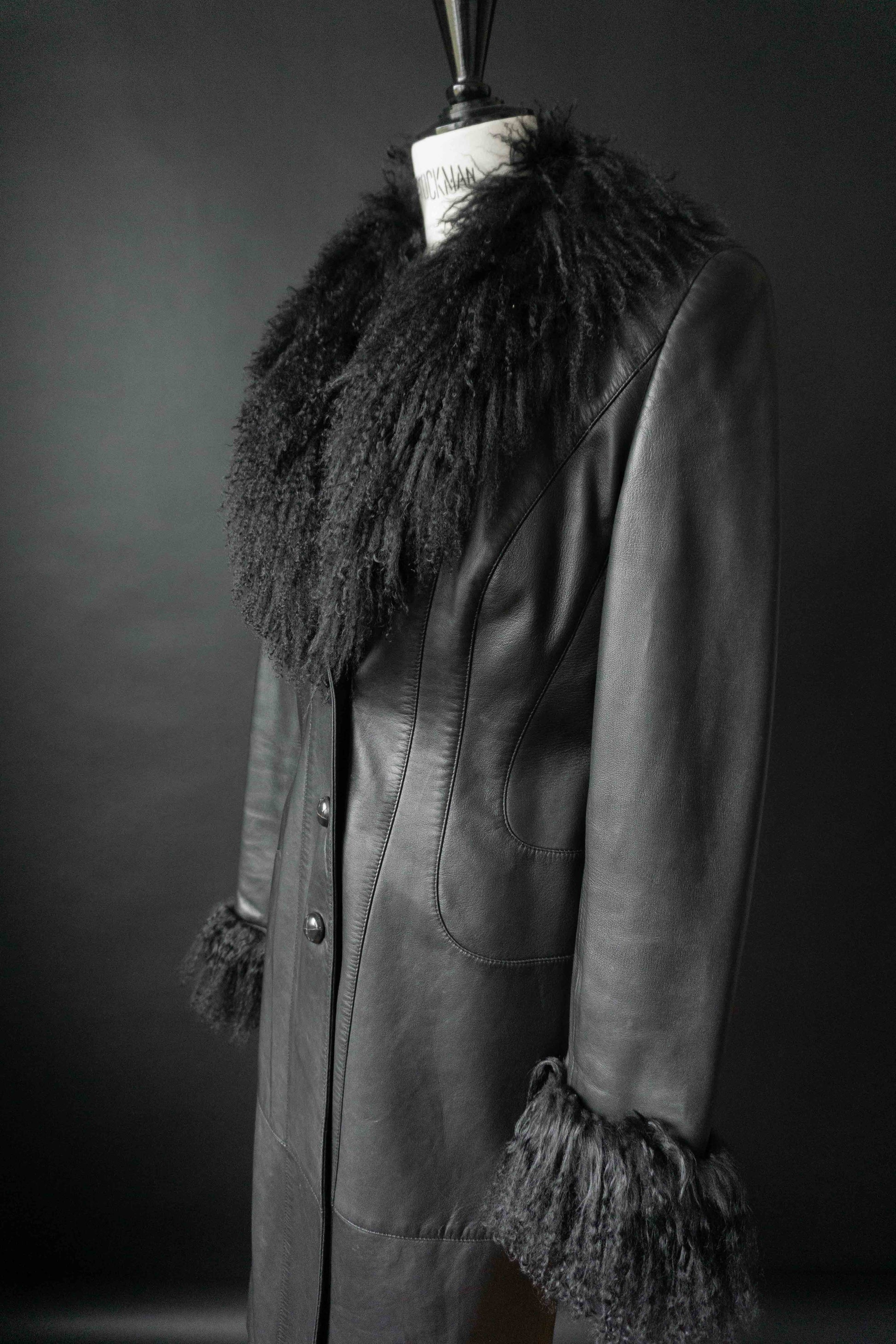 Vintage Escada Leder-Mantel mit schwarzem Lammfell-Besatz aus den 80er Jahren