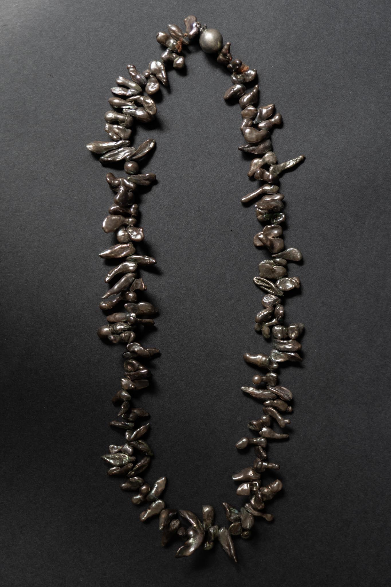 Perlenkette mit 925-Silberverschluss Keshi Perlen - Dunkle Aubergine Perlen - Große Stick Perlen - Japanische Akoya Salzwasser 