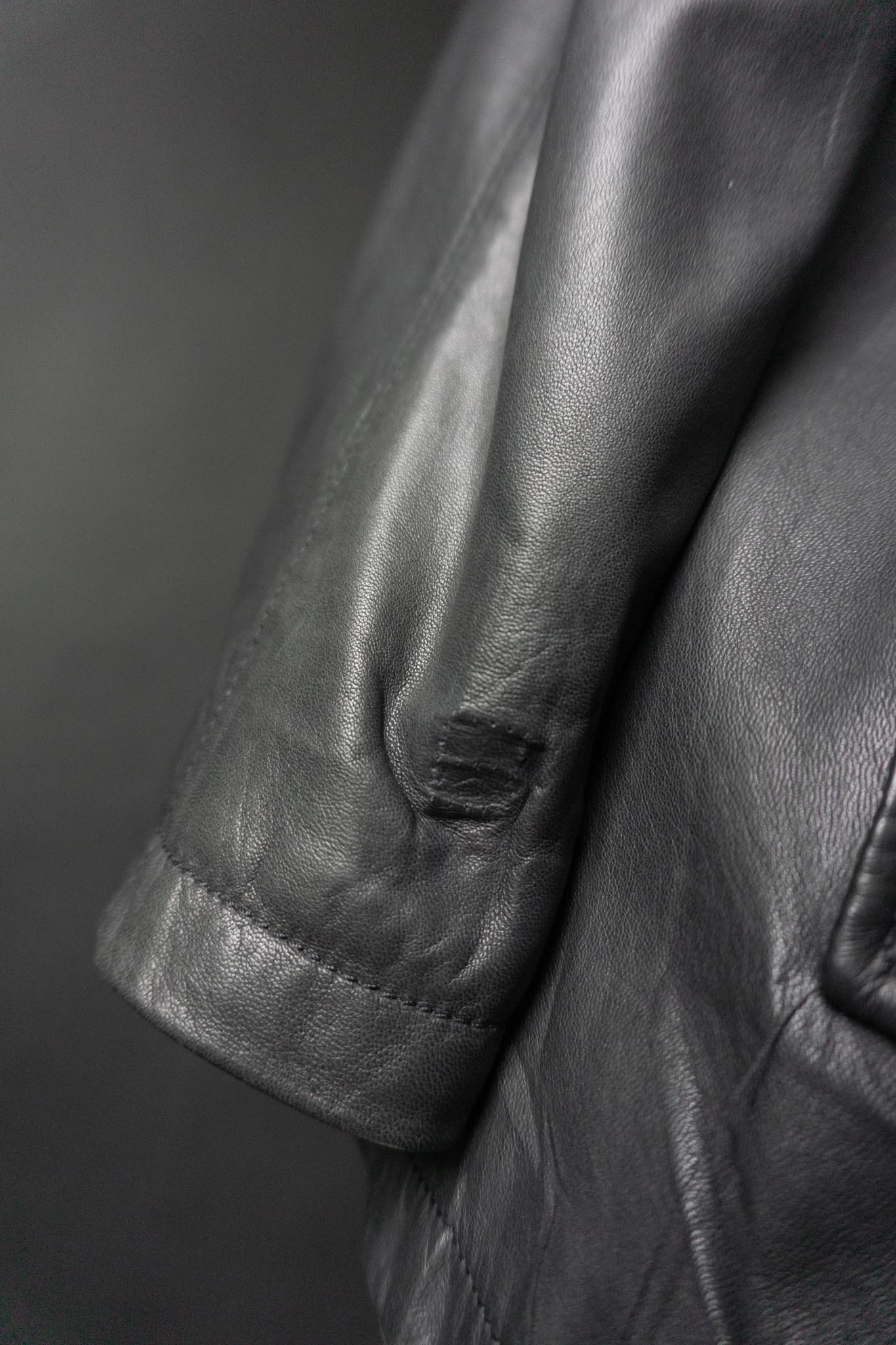 Schwarze Prada Vintage-Lederjacke, kurzer doppelreihiger Trench-Schnitt, butterweiches Leder