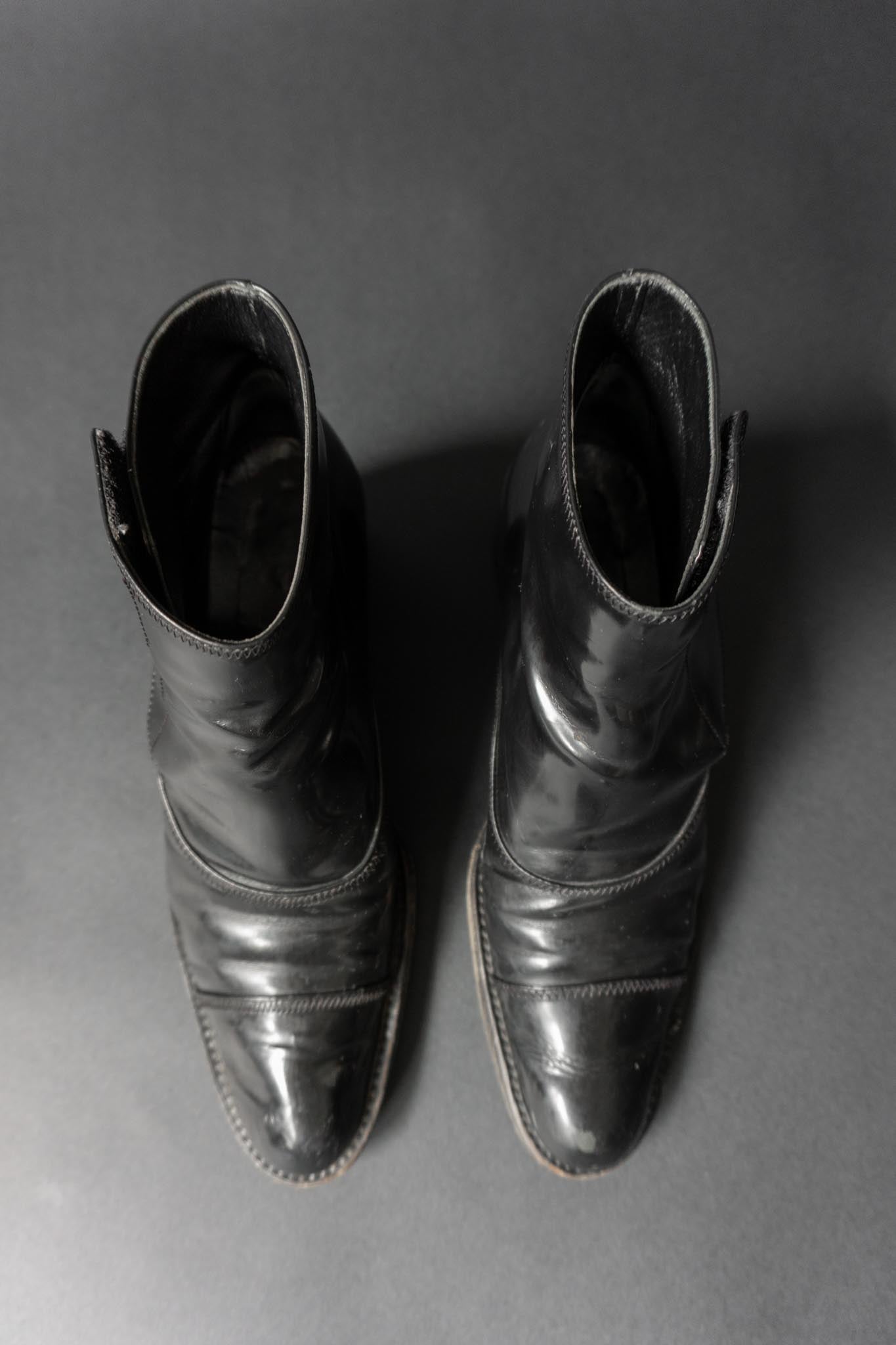 Schwarze Vintage Prada Boots aus Lackleder mit Klettverschluss und viktorianischer Spitze – Größe 36