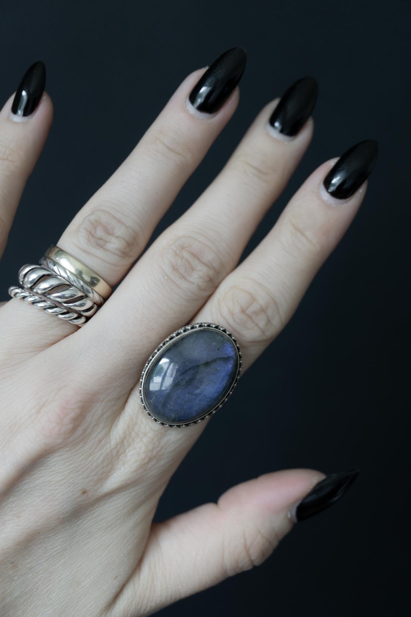 Großer Vintage-Ring aus 925er Silber mit ovalem Labradorit-Stein