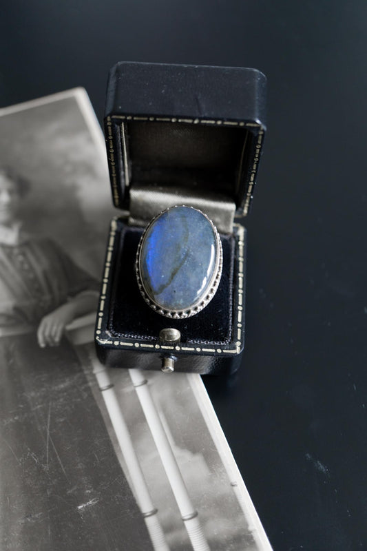 Großer Vintage-Ring aus 925er Silber mit ovalem Labradorit-Stein