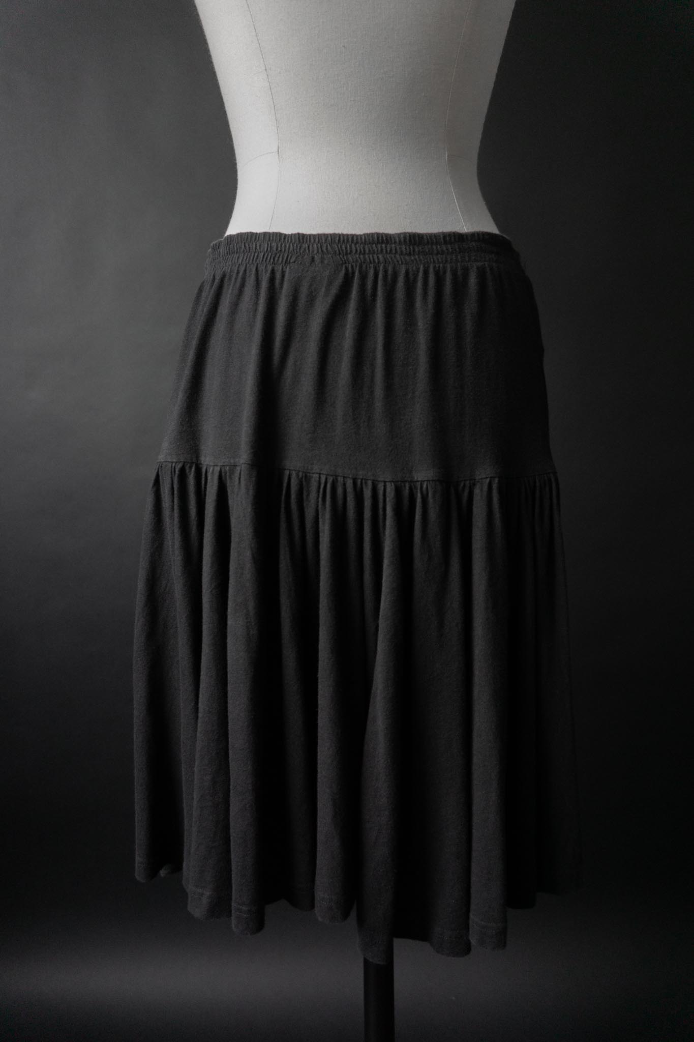 Schwarzer 80er Rock mit elastischem Bund und ausgestelltem Saum