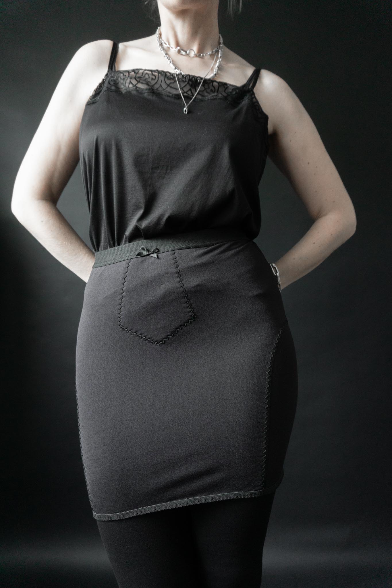 Schwarzer Stretch-Lingerie-Rock mit Ziernähten von Fiorucci