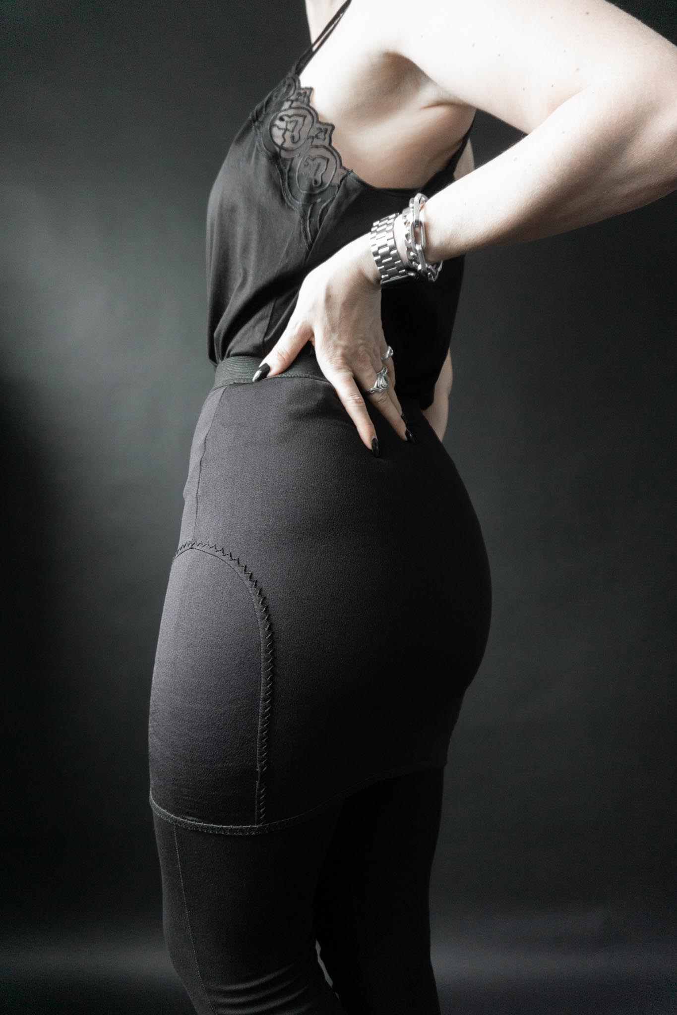 Schwarzer Stretch-Lingerie-Rock mit Ziernähten von Fiorucci