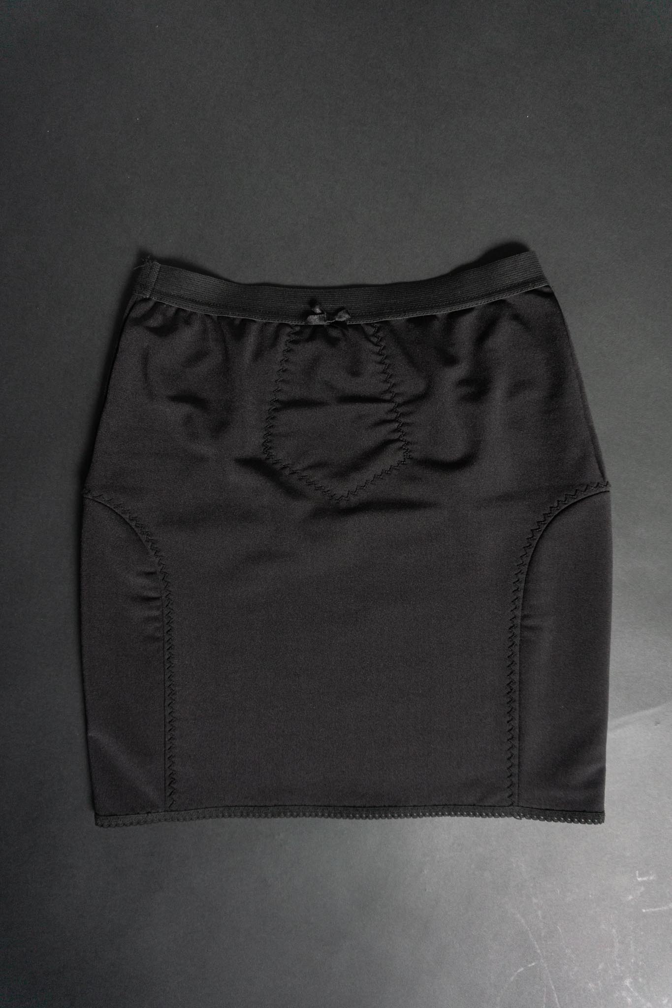 Schwarzer Stretch-Lingerie-Rock mit Ziernähten von Fiorucci