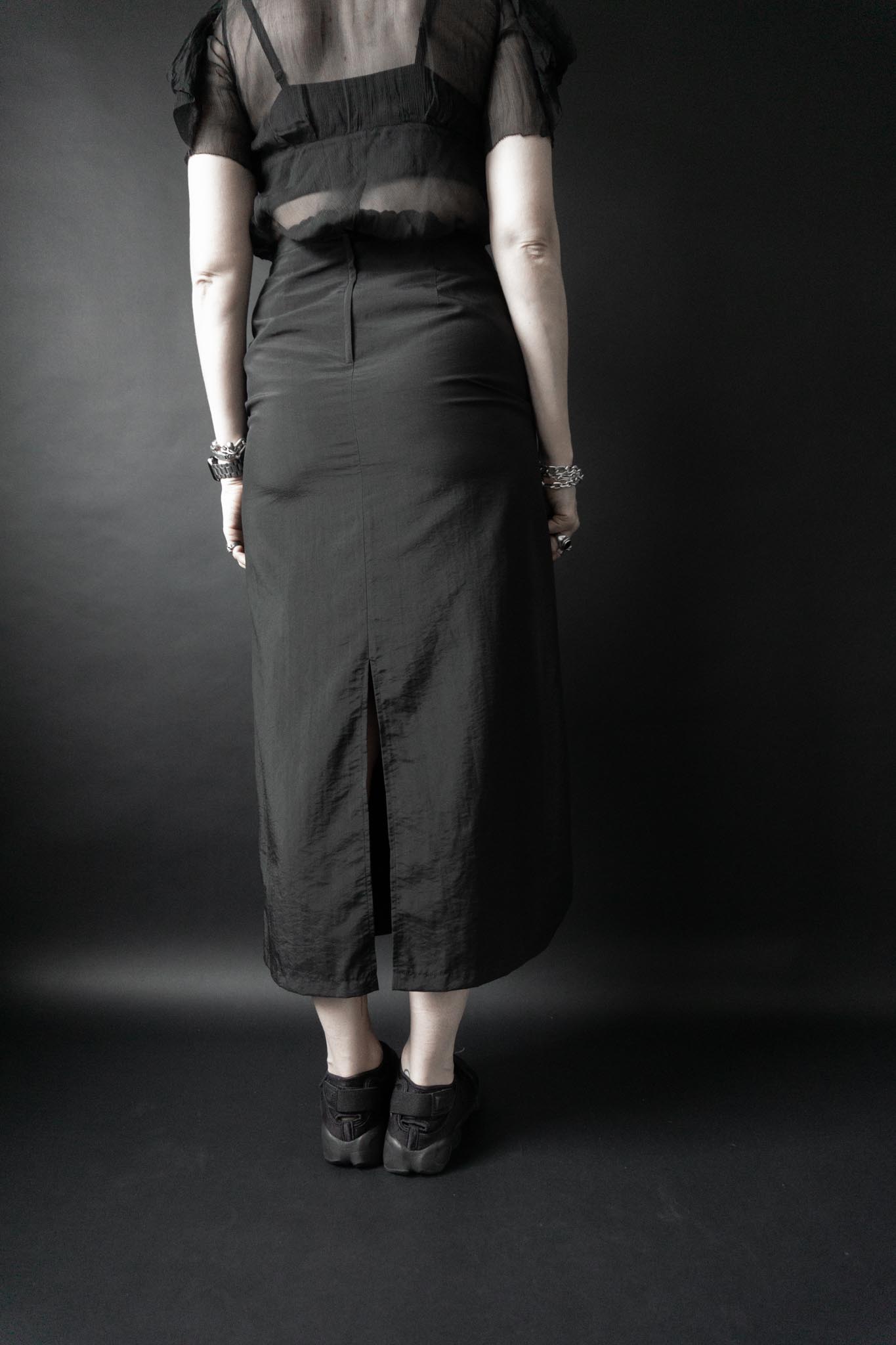 Schwarzer 90er Midi-Rock mit seitlicher Raffung im Parachute-Stil