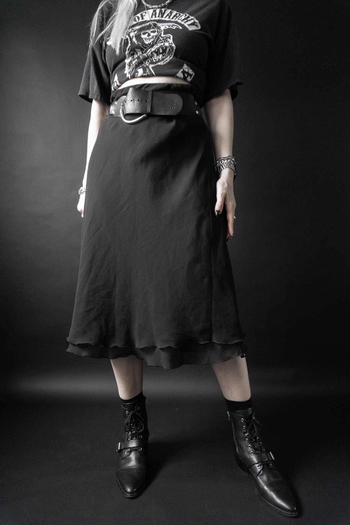 Schwarzer doppellagiger Mesh-Midi-Rock mit Wellenkante und elastischem Bund