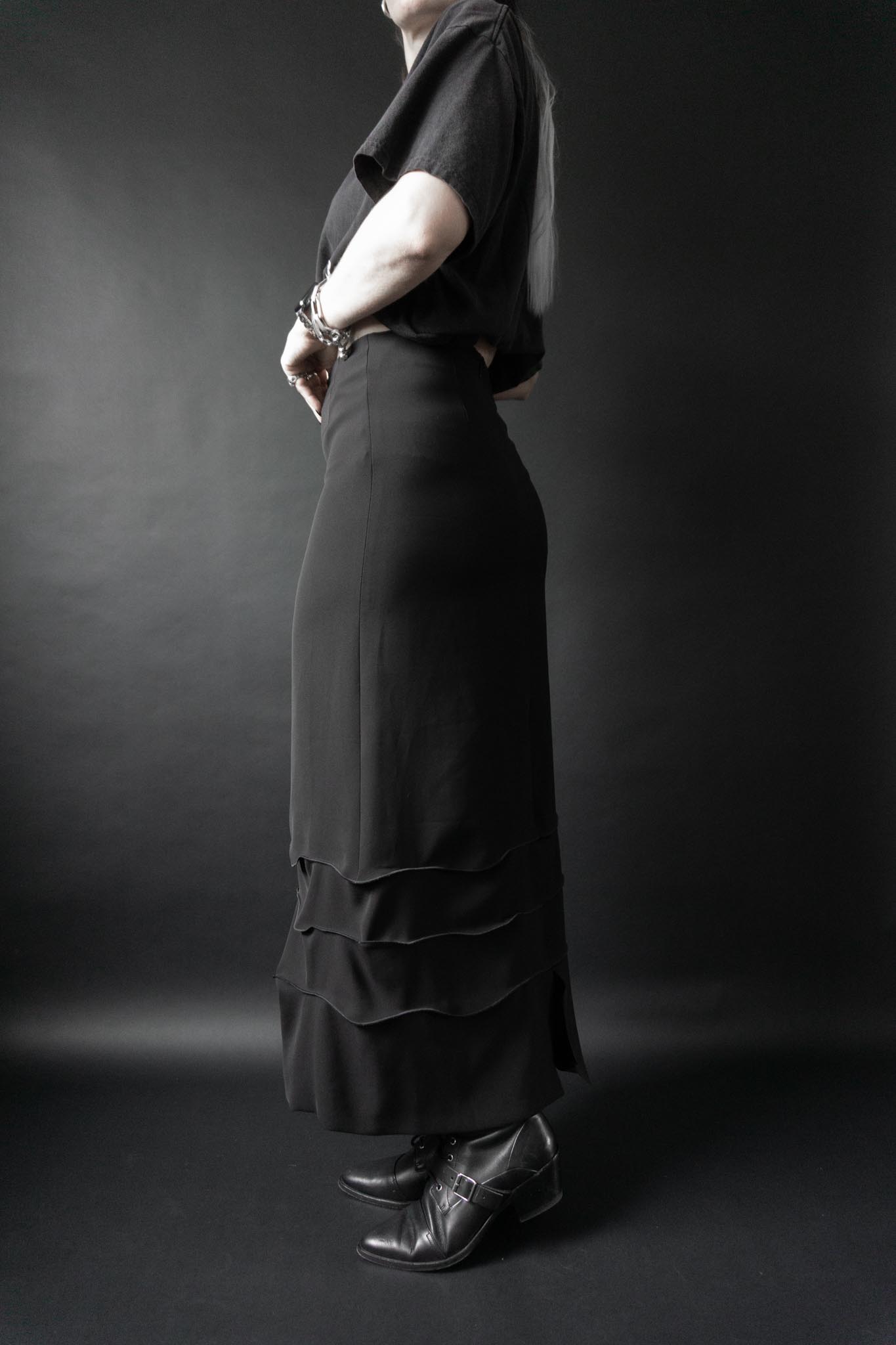 Schwarzer Annette-Goertz-Maxirock mit gefaltetem, ziehharmonikaartigem Saum