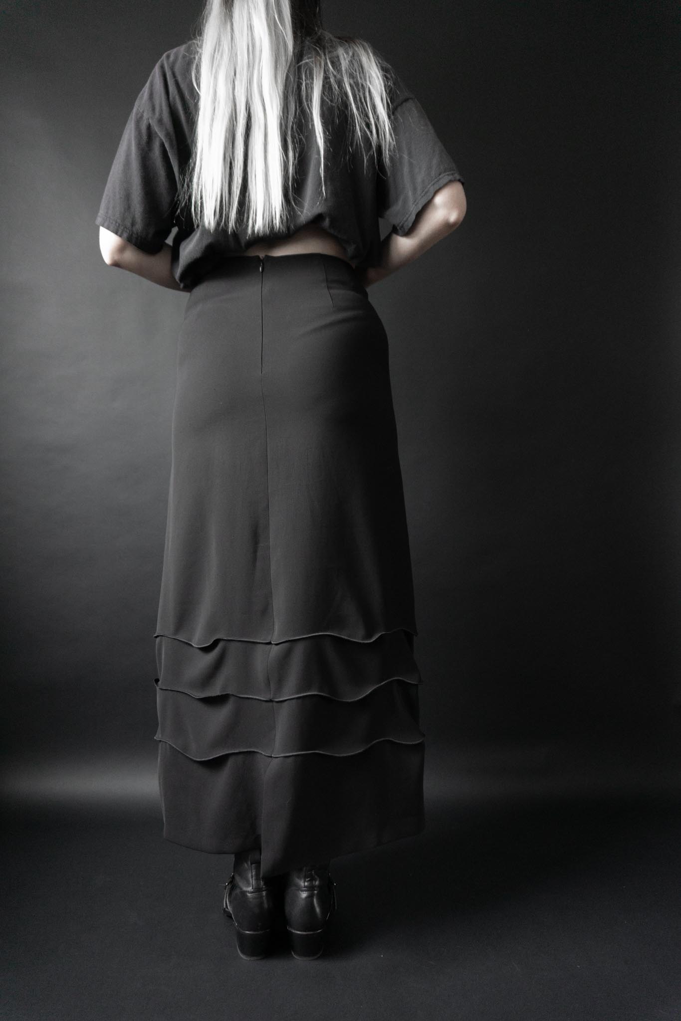 Schwarzer Annette-Goertz-Maxirock mit gefaltetem, ziehharmonikaartigem Saum