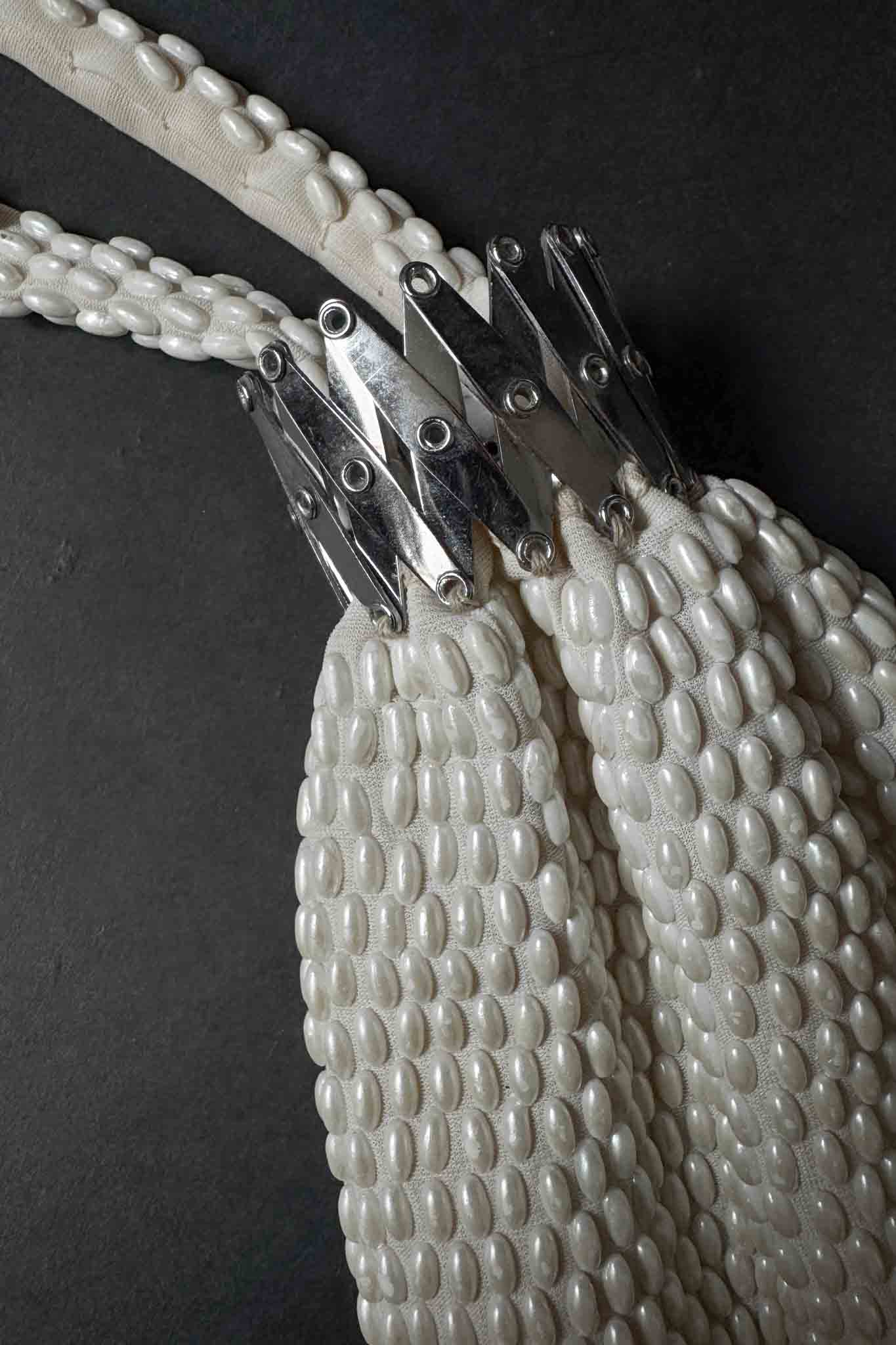 Beige Vintage Clutch mit Perlen und Akkordeon-Verschluss, 60er-Jahre