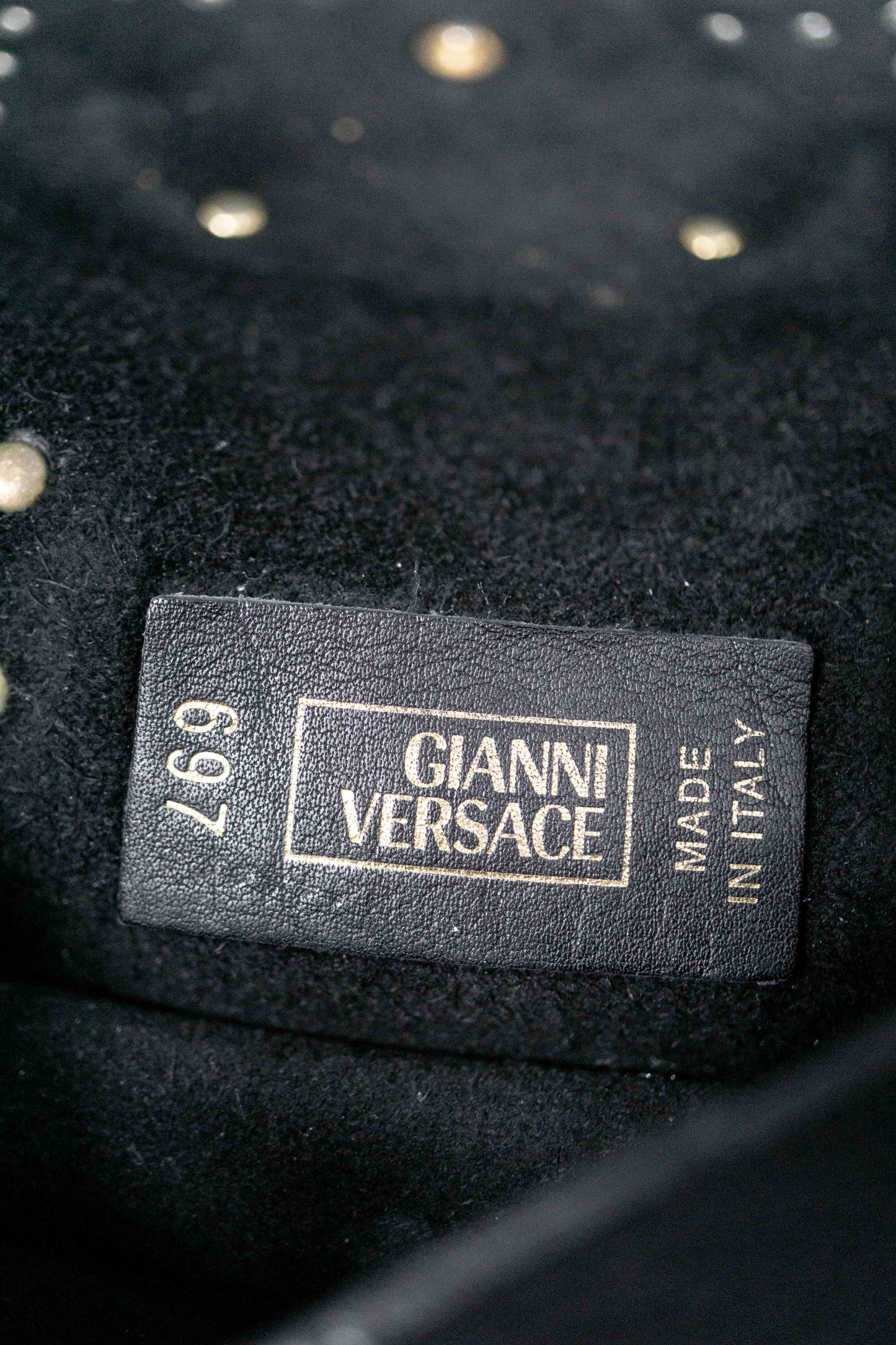 Schwarze Versace Gürteltasche mit goldenem Medusa-Kopf aus den 90ern