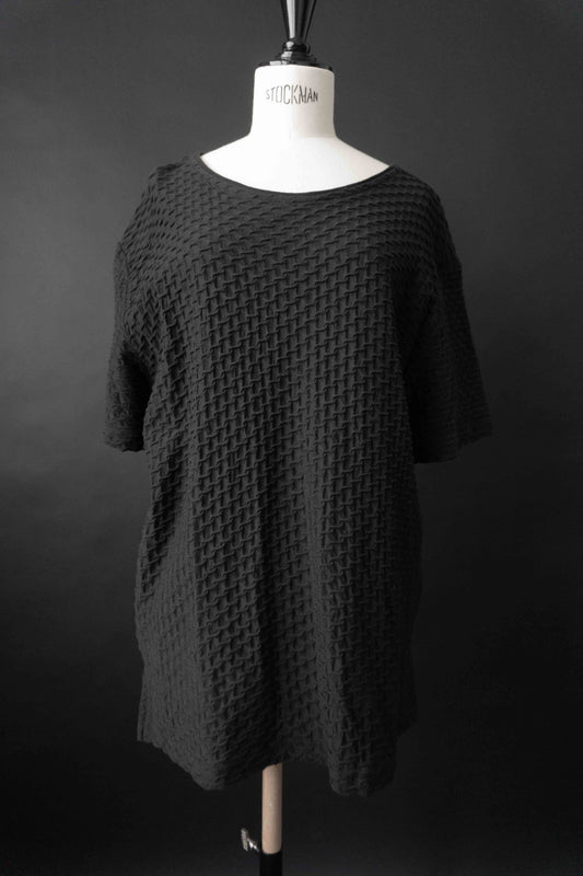 Schwarzes T-Shirt mit Struktur, clean & minimalistisch